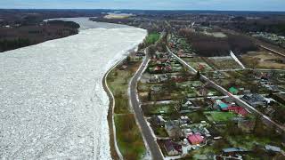 Ice jam in river Daugava, Plavinas town - Ledus sastrēgums Daugavā, Pļaviņu pilsētā 4K