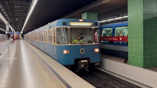 Einfahrt eines A-Wagens an der Station Innsbrucker Ring