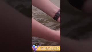 海邊撿到一隻大墨魚【海村小梅官方頻道】