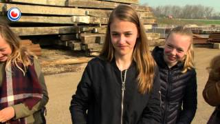 Meisjes kijken bij technische bedrijven op zevende Girlsday