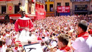 Gigantes de Pamplona. Iruñeko Erraldoiak. Bailan la Polonesa en su despedida. San Fermín.