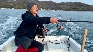 魚が湧く鳥山に投げてみると…