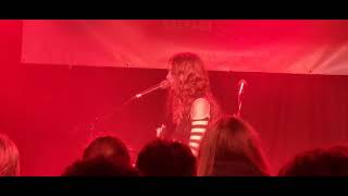 Holly Humberstone - 'The Walls Are Way Too Thin' clip (Belfast, November 2021)
