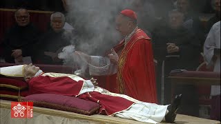 Bidding farewell to Benedict XVI: Translation to St. Peter's Basilica - Highligh