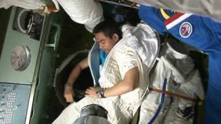 Dr. Sheikh Muszaphar Shukor showing how he sleeps in outer space (from \