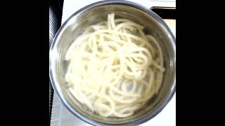 冷凍うどんを茹でるだけの動画　#shorts #料理 #麺