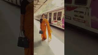 Mumbai local#mumbailocal #krutikatulaskar #mumbailocaltrain #mumbaimerijaan #song #hindisong #bollyw