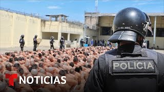 Perturbadoras imágenes de pandilleros presos en El Salvador | Noticias Telemundo