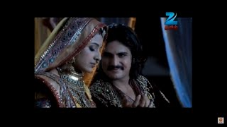 ஜலாலின் உடல் வலிக்கு ஆறுதலாக மருந்து தடவும் ஜோதா பேகம்! -  Jodha Akbar