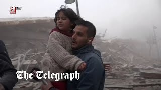 Turkey earthquakes: Reporter abandons live broadcast to help evacuate young girl