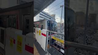 東急5050系『Fライナー特急　小手指行』中目黒駅にて発車シーン　下に桜満開🌸#中目黒駅 #東急東横線 #東急5050系 #桜満開 #fライナー #特急 #発車シーン