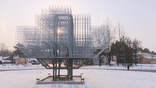 Iedzīvotāji izsaka viedokli par jauno vides objektu “Sidraba ābele”