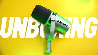 Best Microphone for new Streamers - Shure MV7 Unboxing \u0026 First Impressions