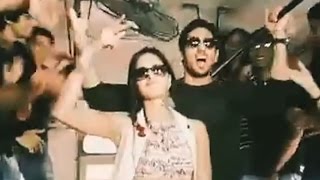 Katrina Kaif And Siddharth Malhotra Kala Chashma Dance Inside Kolkata Tram