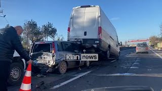 2 aksidente njëri pas tjetrit në autostradën Durrës-Tiranë, shoferët në spital