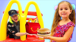 Ruby & Bonnie pretend play with happy meal drive thru food toys