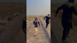 Andhi Larky Ko Tracks Py Chorh Diya #train #islam #allah