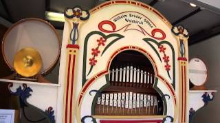 WBS fairground organ (Wurlitzer 150) plays 'Don't sit under the apple tree'