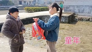 孩子的童年时光，最开心的是全家团圆，小孩子们无忧无虑