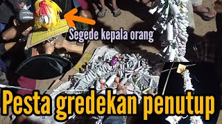 GEMPAR GARA GARA PETASAN SEBESAR KEPALA ORANG .