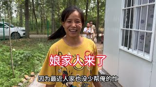 李佳娘家人突然来访，把阿杜说的是无地自容，最后阿杜道出实情