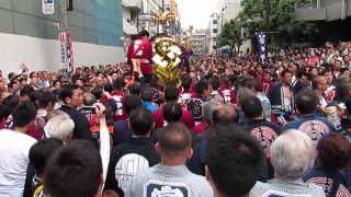 ３０１７三崎町・三崎稲荷神社例大祭・バトル！宮神輿の担ぎ上げ。もみくちゃになった。三崎神社通りそして帰社、大迫力。misak7939   7945