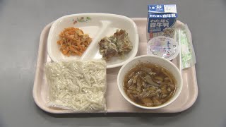 小中学生が地元産小麦のうどん楽しむ／埼玉県加須市