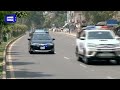 pm shahbaz heavy protocol in lahore cars hi cars services hospital ky bahir ky manazir