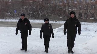 В Свердловской области полицейские эвакуировали жителей из горящего дома