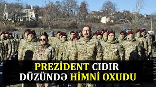 Prezident Cıdır düzündə Azərbaycan Himnini oxuyur