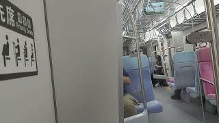 4024次鶯歌發車經由北迴線開往花蓮的銀綠色微笑號EMU900型十輛一編組EMU914超優質區間快車，和1134次新竹發車經由西部幹線開往基隆的銀綠色微笑號EMU900型十輛一編組EMU903區間車