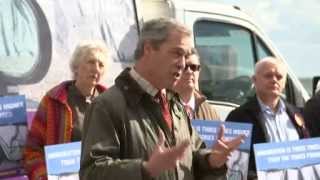 Nigel Farage unveils Ukip's anti-immigration poster in Dover