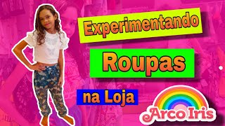 Experimentando Roupas na Loja Arco-íris, Look top demais