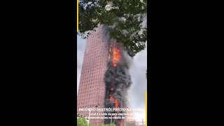#shorts - Mega incêndio destrói prédio na China