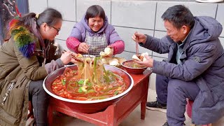 【乡村的味道】泡一些红薯粉条，煮一锅麻辣粉，麻辣鲜香真过瘾！