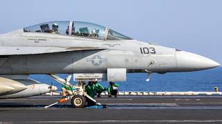 F/A-18 スーパーホーネット戦闘機がUSSハリー・S・トルーマン（CVN 75）から離陸