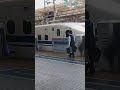 後方　確認　よし！（女性の車掌さん）　ホー厶柵がゆっくり開きドアも開きます。ここで車掌さん交代です。光506号（n700系）東京行き　新幹線新　新大阪駅。