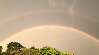 午後雷陣雨後的開心彩虹