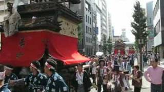 大山車まつりで道路の山車(福禄寿車)