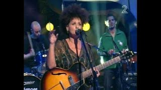 קרולינה - אף אחד בהופעה בתוכנית של אברי גלעד Karolina live on TV