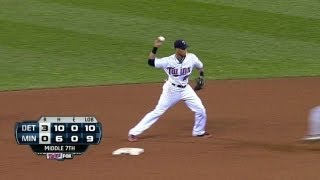 DET@MIN: Dozier's flip helps Twins turn two