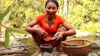 Survival skills: Finding & Catch crabs boiled on clay for food - Cooking crabs eating delicious #47