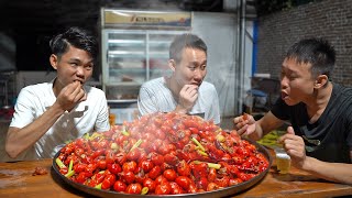 1200只小龍蝦不要頭，炒壹鍋香辣只嗦肉，壹人400個吃到撐