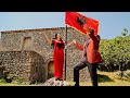 Rrok Gjelaj & Donika Vuçinaj - ''Nderi i Kombit'' mbi shtatë male ( Official Video )