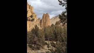 Smith Rock in 21 Seconds: A Quick Look at Oregon’s Natural Wonder!