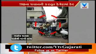 Ahmedabad:Thakkarbapanagar ચાર રસ્તા પાસે Traffic Policeનો Bribe લેતો વીડિયો વાયરલ | Vtv News