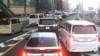 首都高渋滞の中、路肩を走り自己中な割込みをするDQN！迷惑な危険運転！