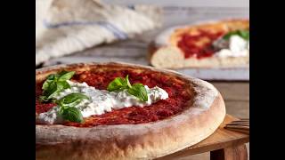 Pizza Margherita con stracciatella di burrata