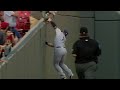 MIL@CIN: Braun tracks down foul ball, makes the catch