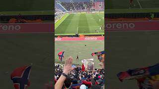 Orsolini sotto la curva dopo il gol | Bologna Monza